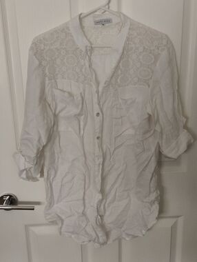 Tempo Paris White Lace Yoke Casual Button-Down Shirt
